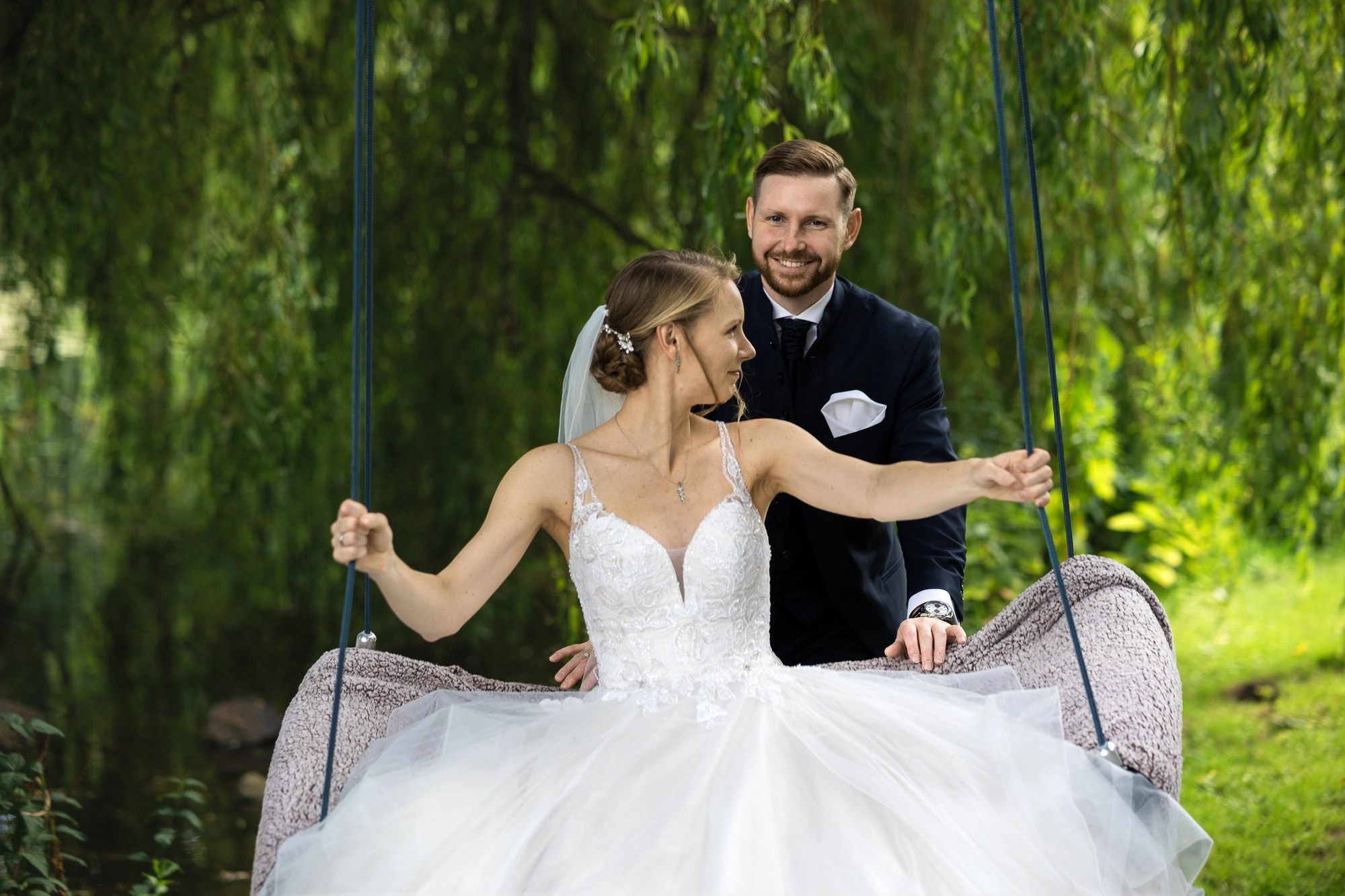 Brautpaar Schaukel Seehotel Toepferhaus Alt Duvenstedt